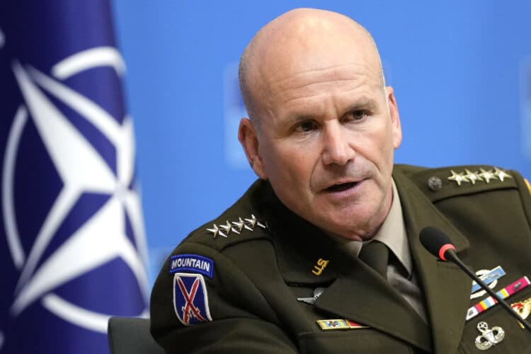 Cavoli: KFOR-i do të marrë më shumë trupa dhe pajisje të rënda