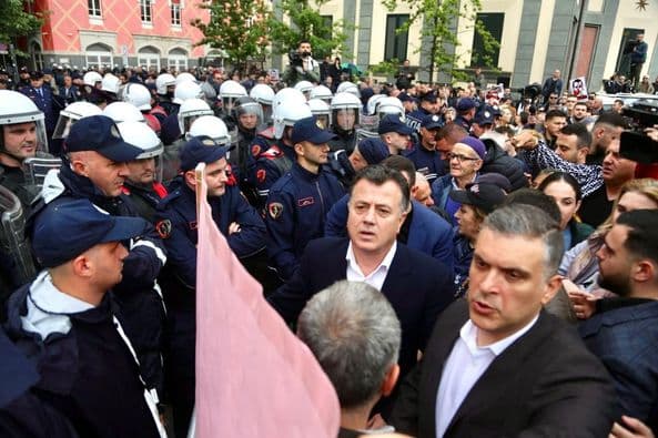 Procedohet penalisht për protestën e djeshme/ Blushi: Më keni ballë për ballë në mbrojtje të interesit publik