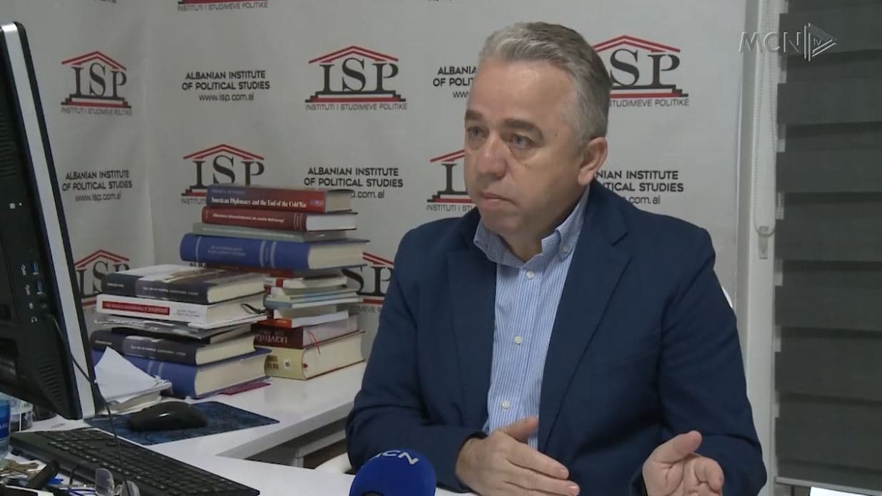 Administrata mbulon korrupsionin. Krasniqi: Opozita me dosje në drejtësi, nuk lufton dot