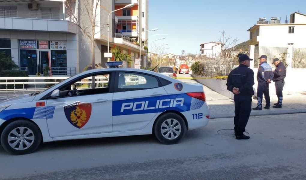 Vinin baste sportive me celularë, arrestohen 2 persona në Laç