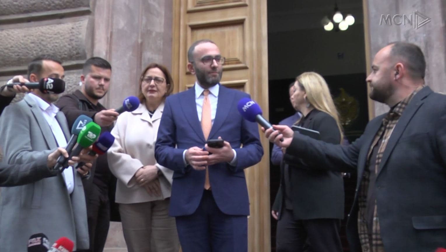44 deputetë çojnë Xhaçkën në Kushtetuese/ Bardhi: Politika s’mund të hedhë në kosh vendimin e gjykatës (VIDEO)
