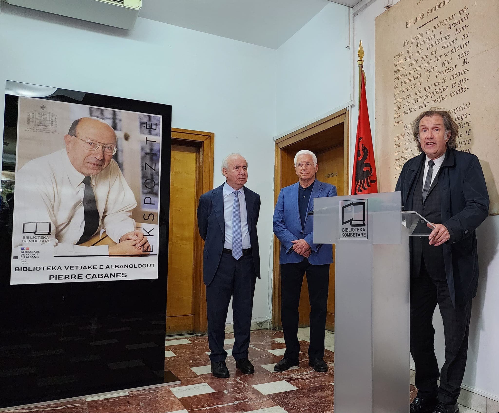 I pasionuar pas arkeologjisë shqiptare/ Biblioteka Kombëtare çel ekspozitën e historianit Pierre Cabanes
