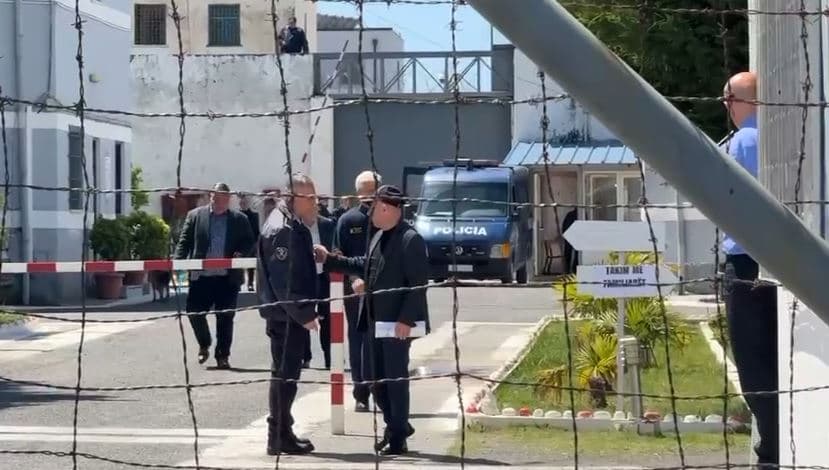 Amnistia ‘hap’ dyert e burgjeve/ Nga burgu i Reçit lirohen 140 të dënuar, 55 nga ai i Drenovës