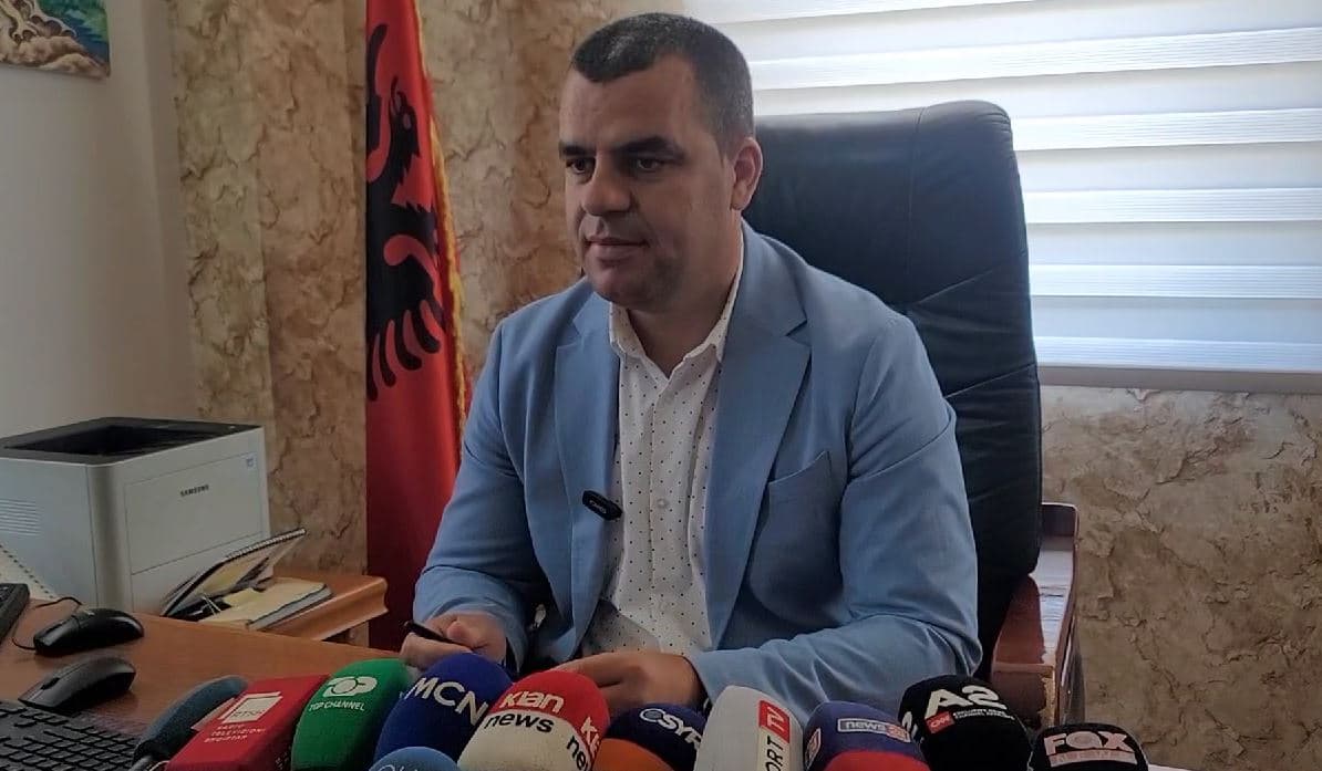 Amnistia/ Bushi: Lirohen 119 të burgosur në burgun e Fierit, 311 përfitojnë ulje dënimi