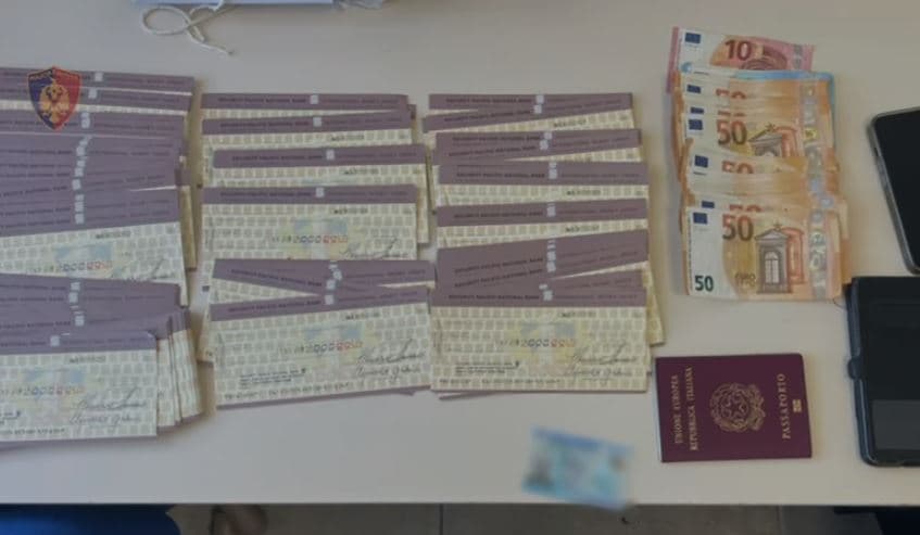 Çeqe të falsifikuara me vlerë 1 milion dollarë, arrestohen dy italianë në Hanin e Hotit 