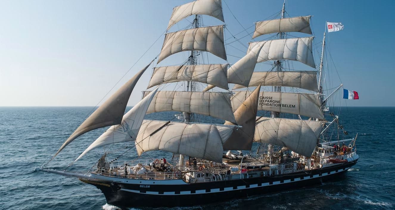 Misioni i anijes franceze Belem, sjell flakën olimpike në Paris