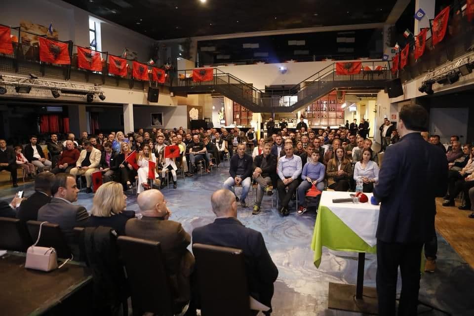 Basha me shqiptarët në Lombardi: Kasta e vjetër politike s’do të mundësojë votën e emigrantëve