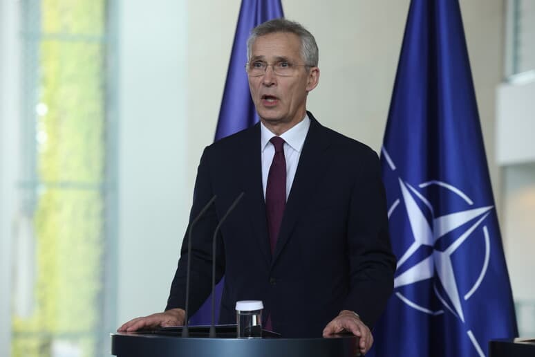 Stoltenberg: Nuk është vonë që Ukraina të fitojë luftën