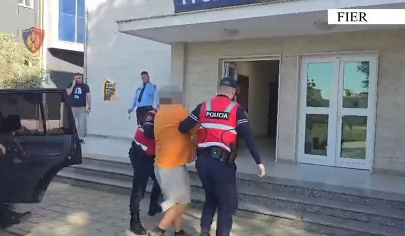 Fier/ I dënuar me 19 vite burg për vrasje, arrestohet 31-vjeçari në kërkim