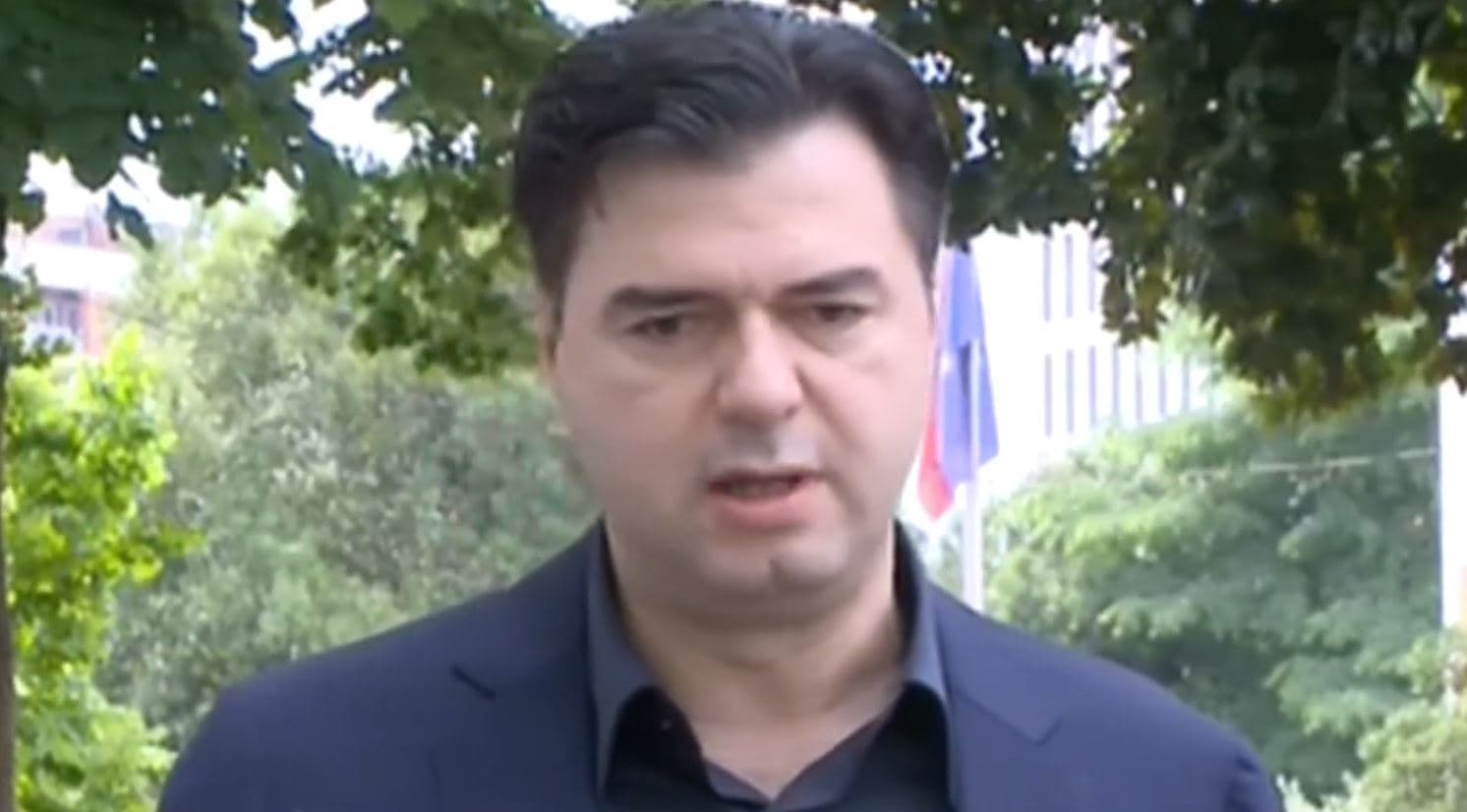 Amnistia, Basha: Pazar i ndyrë, interpelancë urgjente me Manjën