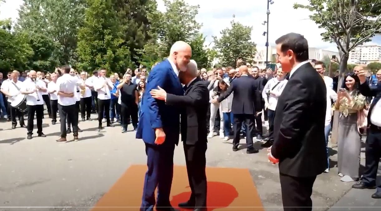 “S’jam në politikë për ekskursion”/ Veliaj: Disa nuk i ndal as burgu, as konfliktet mes nesh (VIDEO)