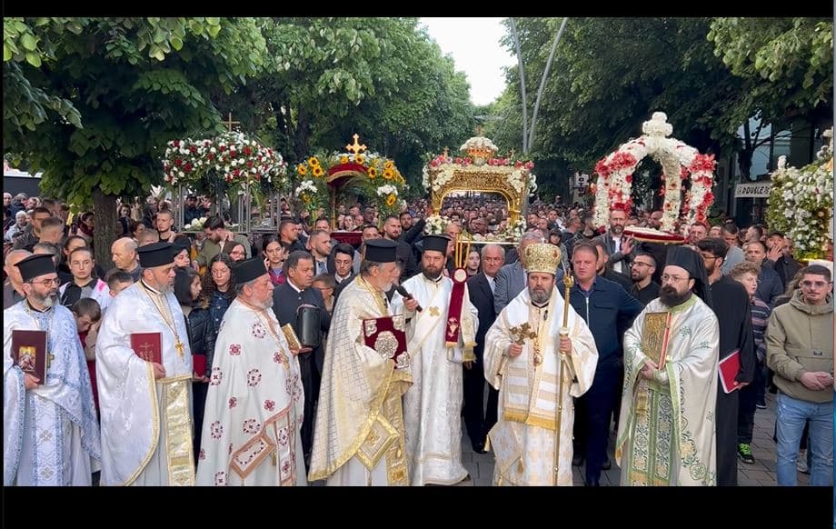 Besimtarët ortodoksë kremtuan ‘Të Premten e Zezë’, të dielën Pashka