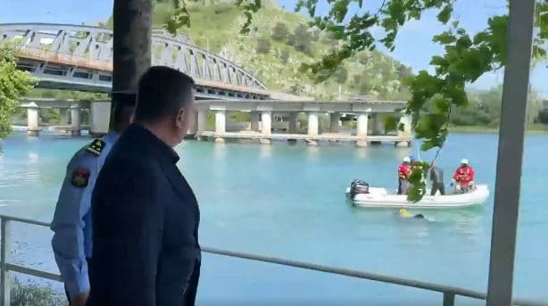 Tragjedia në ujërat e lumit Buna/ Gjendet trupi i vajzës së dytë, vijon kërkimi për nënën dhe djalin