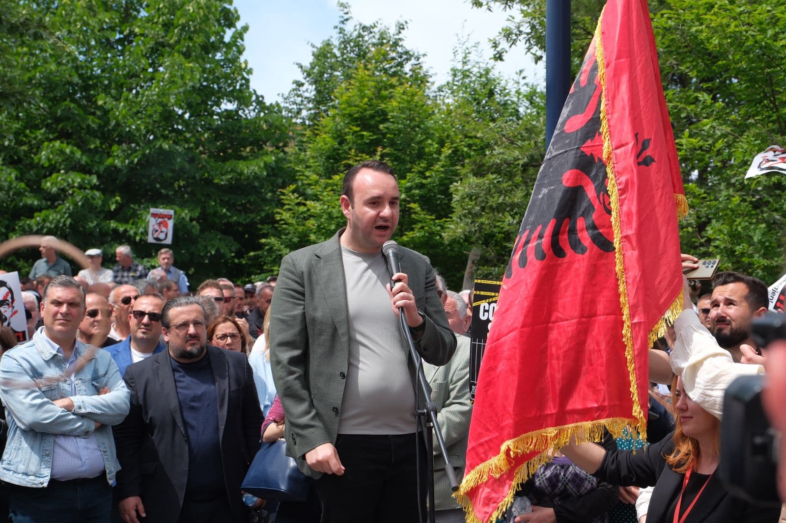 Protesta para bashkisë Tiranë, Balliu: Zell ndaj qytetarëve, jo ndaj krimit