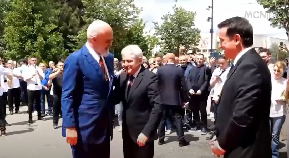 “Marrim Bashkinë e Tiranës”. Meta paralajmëron dorëheqjen e kryebashkiakut Veliaj (VIDEO)