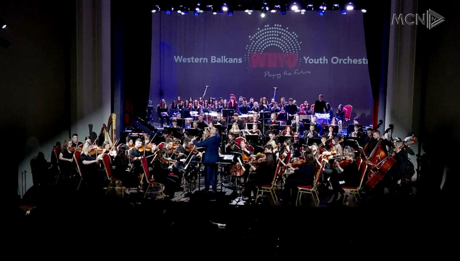 Të rinjtë e Ballkanit Perëndimor në Tiranë/ Orkestra, koncert me rastin e Ditës së Evropës (VIDEO)