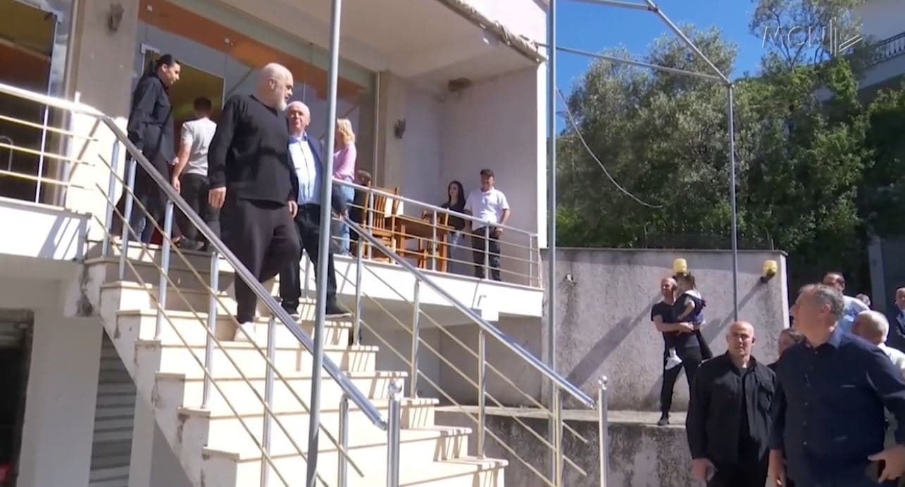 Socialistët zgjedhin delegatët për kongresin/ Votojnë Rama e Veliaj: Lajmëroni njerëzit për takimin në Athinë
