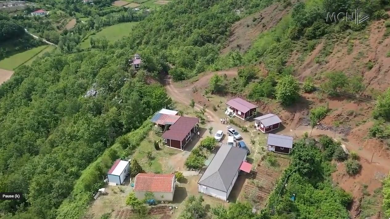 Turizmi në Katund të Vjetër në Mirditë/ Banorët e turistët kërkojnë infrastrukturë e rrjet elektrik (VIDEO)