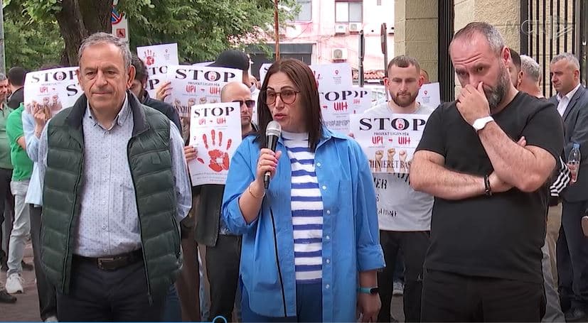 Në protestë për “Urdhërin e Inxhinierit”/ Mena: Drafti sjell monopolizim dhe korrupsion (VIDEO)