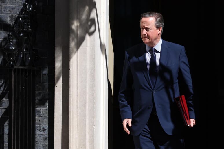 Britania e Madhe thërret ambasadorin kinez pas akuzave në Hong Kong