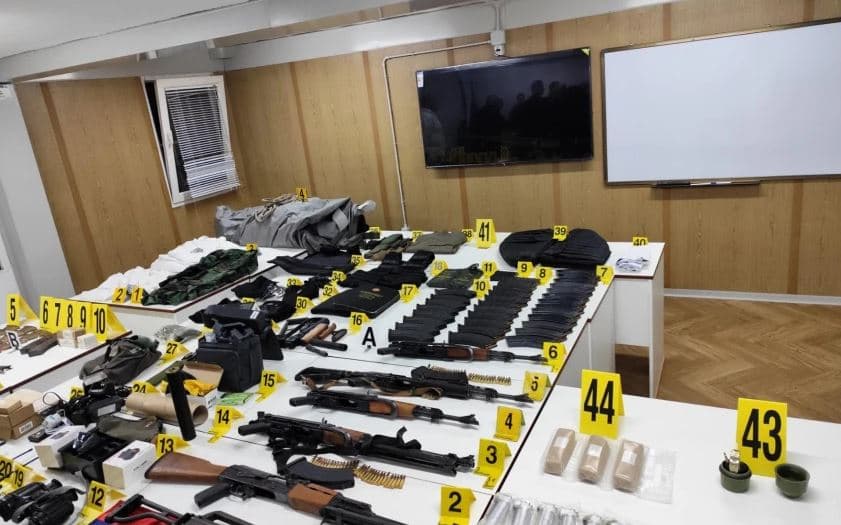 Konfiskohen armë në veri të Kosovës, dyshohet se kanë mbetur nga sulmi i Banjskës