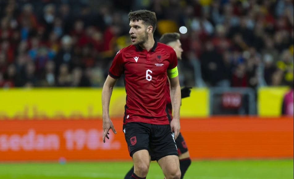 Rregulli i UEFA-s në Europian, vetëm kapitenët mund të flasin me arbitrat