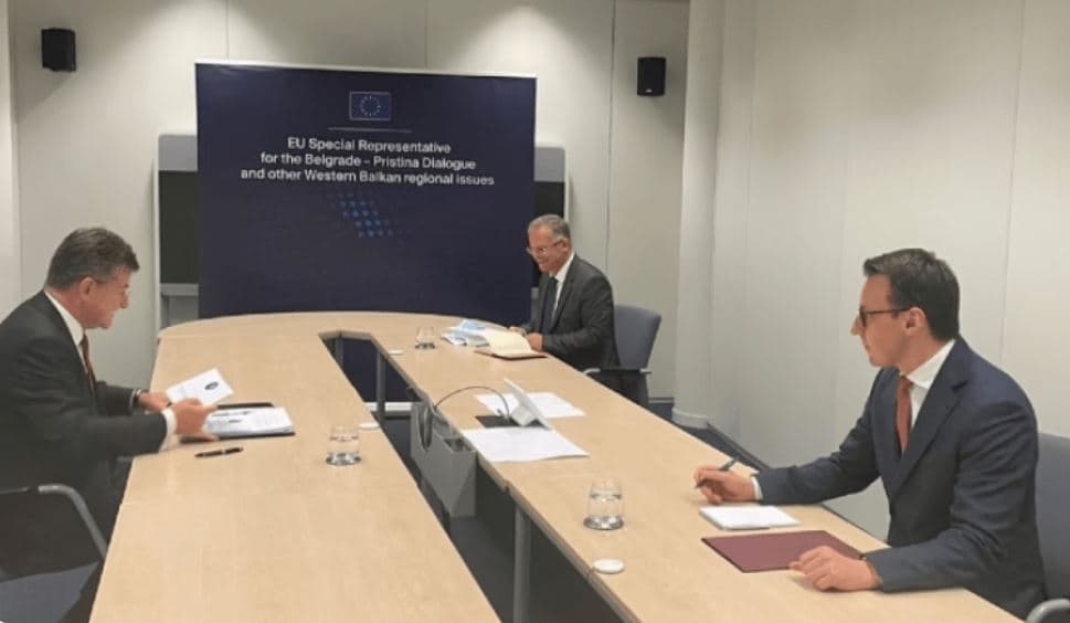 Kosova dhe Serbia përballen sërish sot për dinarin në Bruksel