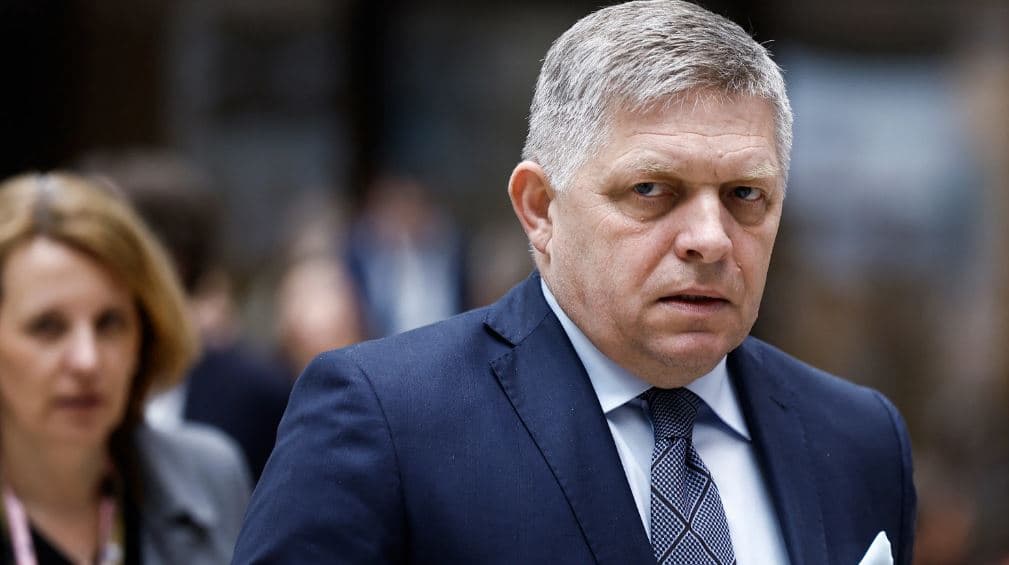 Atentat me armë zjarri ndaj kryeministrit të Sllovakisë, mbetet i plagosur (VIDEO)