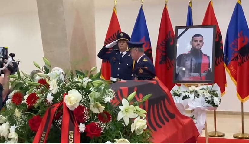 Polici i vrarë në Fier përcillet sot për në banesën e fundit, homazhe në teatrin e Bylisit