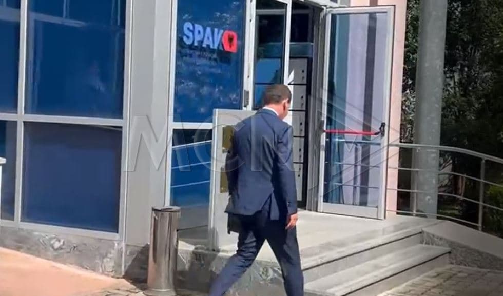 Sekretari i Përgjithshëm i Këshillit të Ministrave, Ëngjëll Agaçi paraqitet në SPAK (VIDEO)