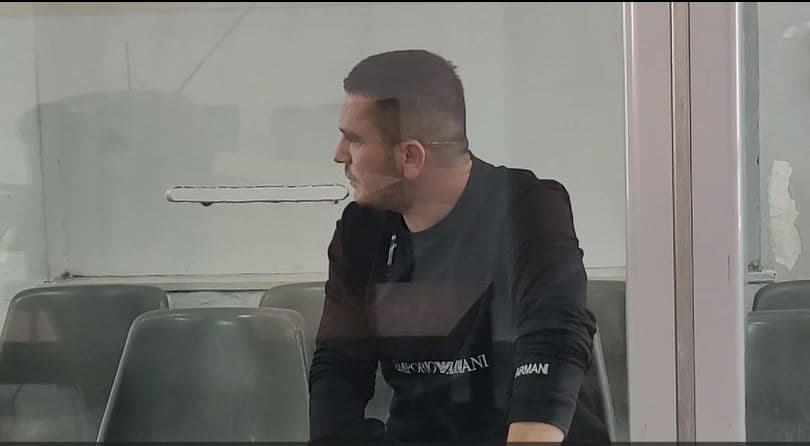 Durrës/ Mbajti peng dy fëmijët e mitur në banesë, burg për Aleks Markun
