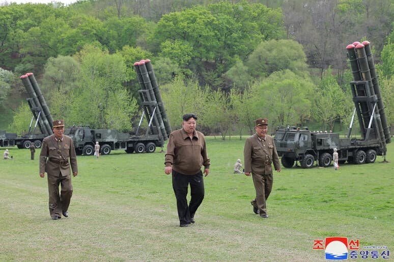 Koreja e Veriut lëshon raketë balistike drejt detit të Japonisë