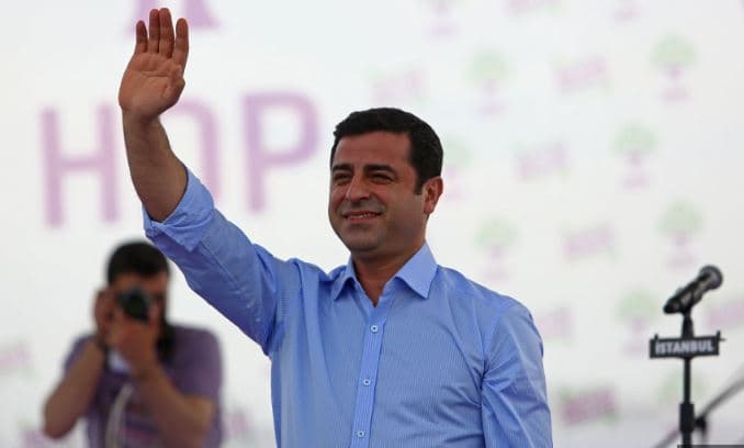 Turqia dënon me 42 vjet burg liderin kurd