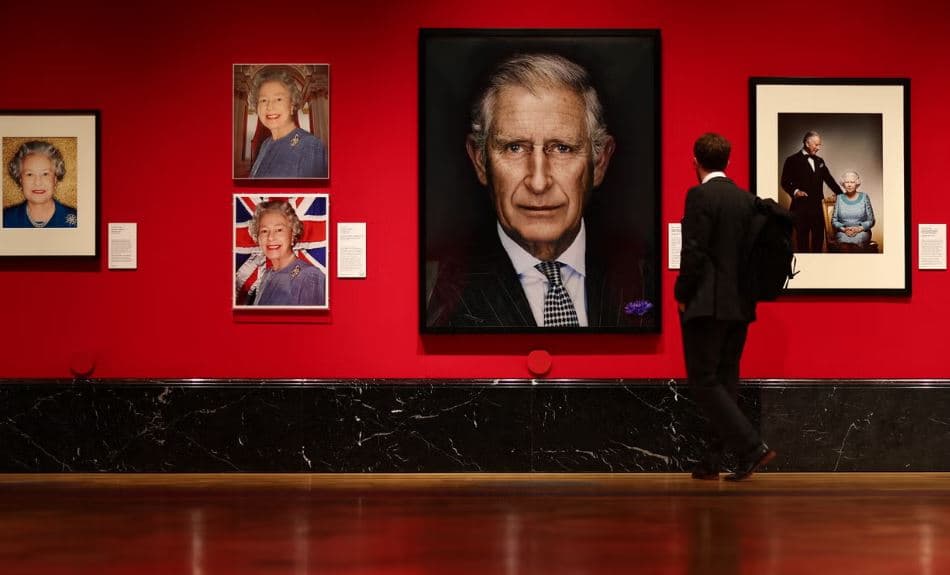 Pallati Buckingham çel sot ekspozitën me fotografitë mbretërore