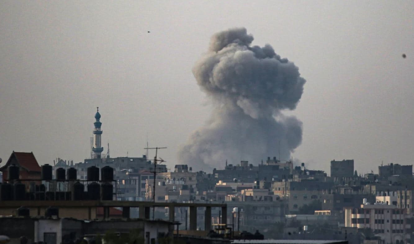 Izraeli nis sulmet në të gjithë Gazën, i dërguari i SHBA takohet me Netanyahun