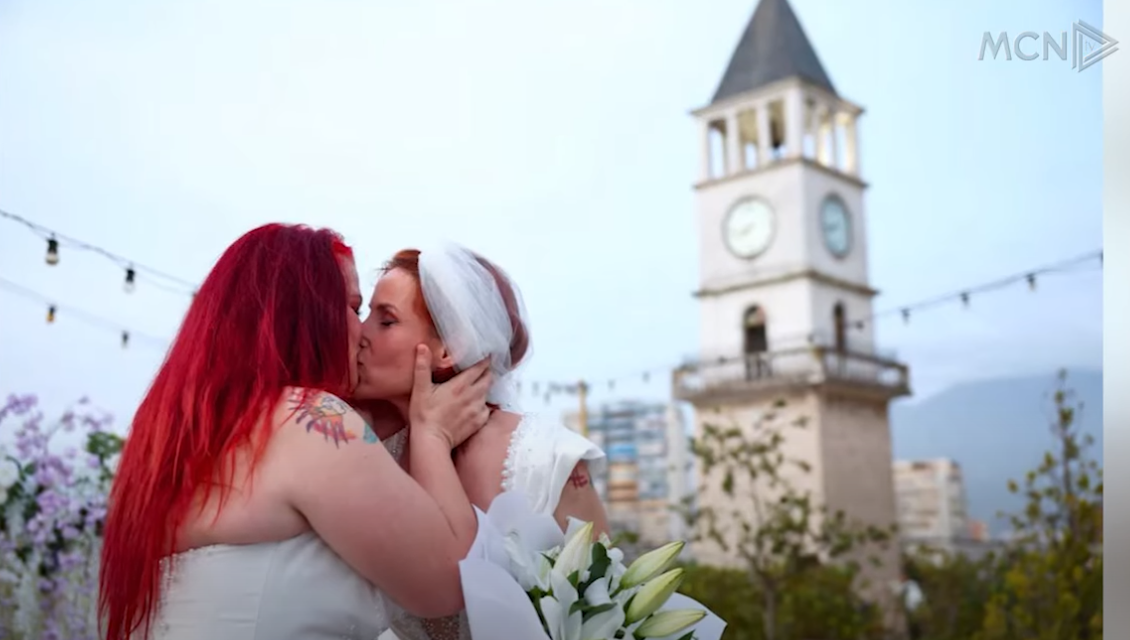 Martesa e lezbikeve në tarracën e bashkisë. Pastori dhe çifti: Ishte një festim i dashurisë (VIDEO)