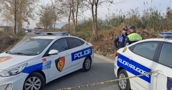 Patos/ Vetëvritet me çifte në oborrin e banesës 64-vjeçari