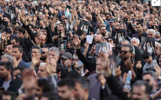 Humbi jetën në aksident/ Zi dhe festë për vdekjen e presidentit të Iranit