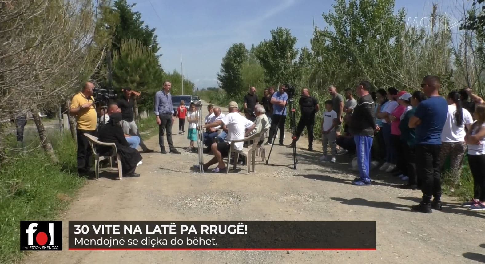 Banorët e Fushë-Milotit kërkojnë rrugë: Tri dekada na kanë lënë në baltë! (VIDEO)