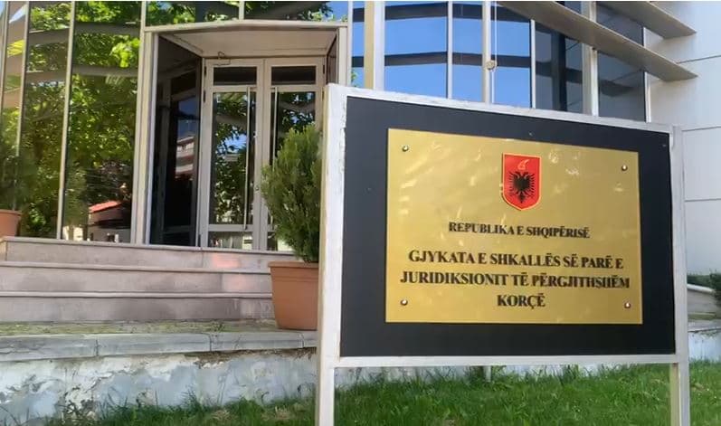Vranë 25-vjeçarin shqiptar në Athinë, gjykata e Korçës lë burg dy autorët