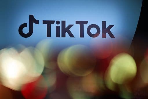 TikTok shkurton qindra vende pune