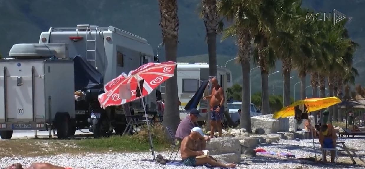 Punimet gjatë sezonit turistik. Në Orikum dhe Radhimë mbizotëron zhurma dhe pluhuri
