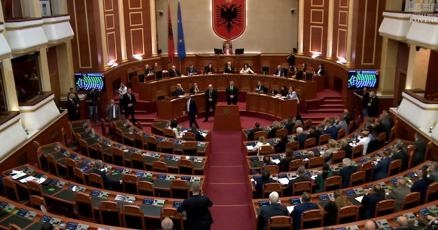 E propozuar nga PS, Kuvendi miraton me 76 vota projekt-rezoluta antikorrupsion