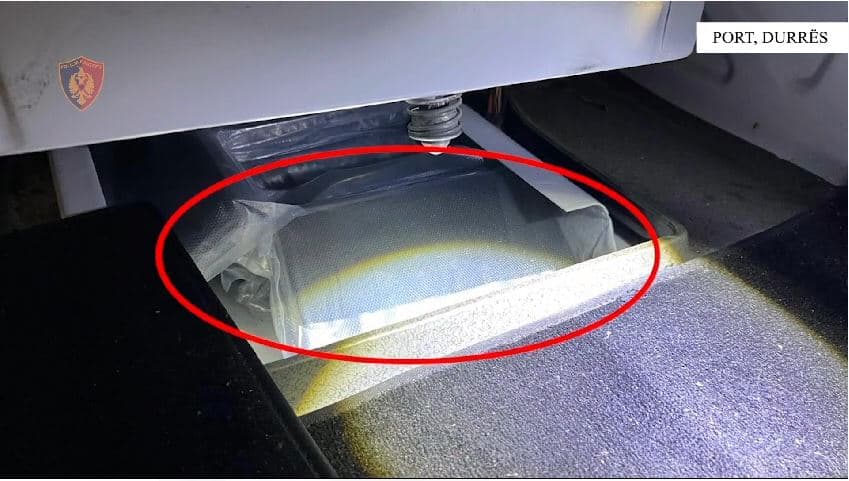     Shpallet në kërkim pritësi i 7.3 kg kokainë të sekuestruara në portin e Durrësit