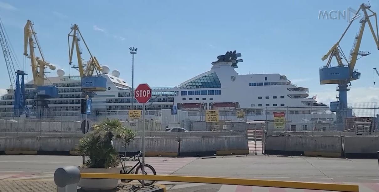 Ankorohet kroçiera luksoze në Durrës/ 450 turistë nga 22 vende të votës, vizitojnë Shqipërinë (VIDEO)