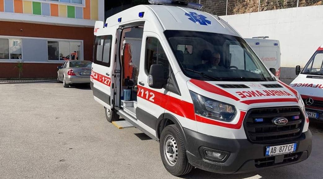 Sherr mes dy të miturve në Sarandë, plagoset me thikë 16-vjeçari