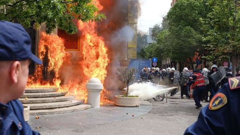 Protesta e opozitës para Bashkisë/ Policia plan masash, rrugët që do të bllokohen