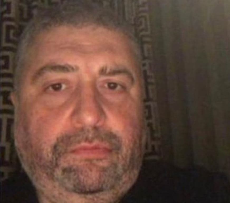 Arrestohet në Rinas, rusi me qëndrime anti-Putin 
