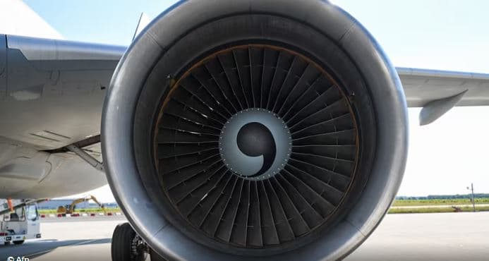 Thithet nga motori i avionit, humb jetën një person në Amsterdam