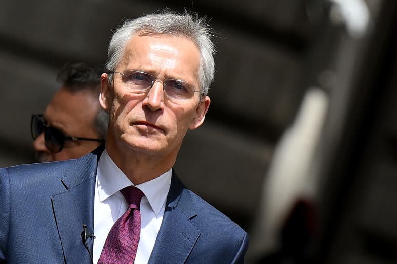 Stoltenberg: Ukraina mund të dominojë në luftën kundër Rusisë vetëm me ndihmën e NATO-s